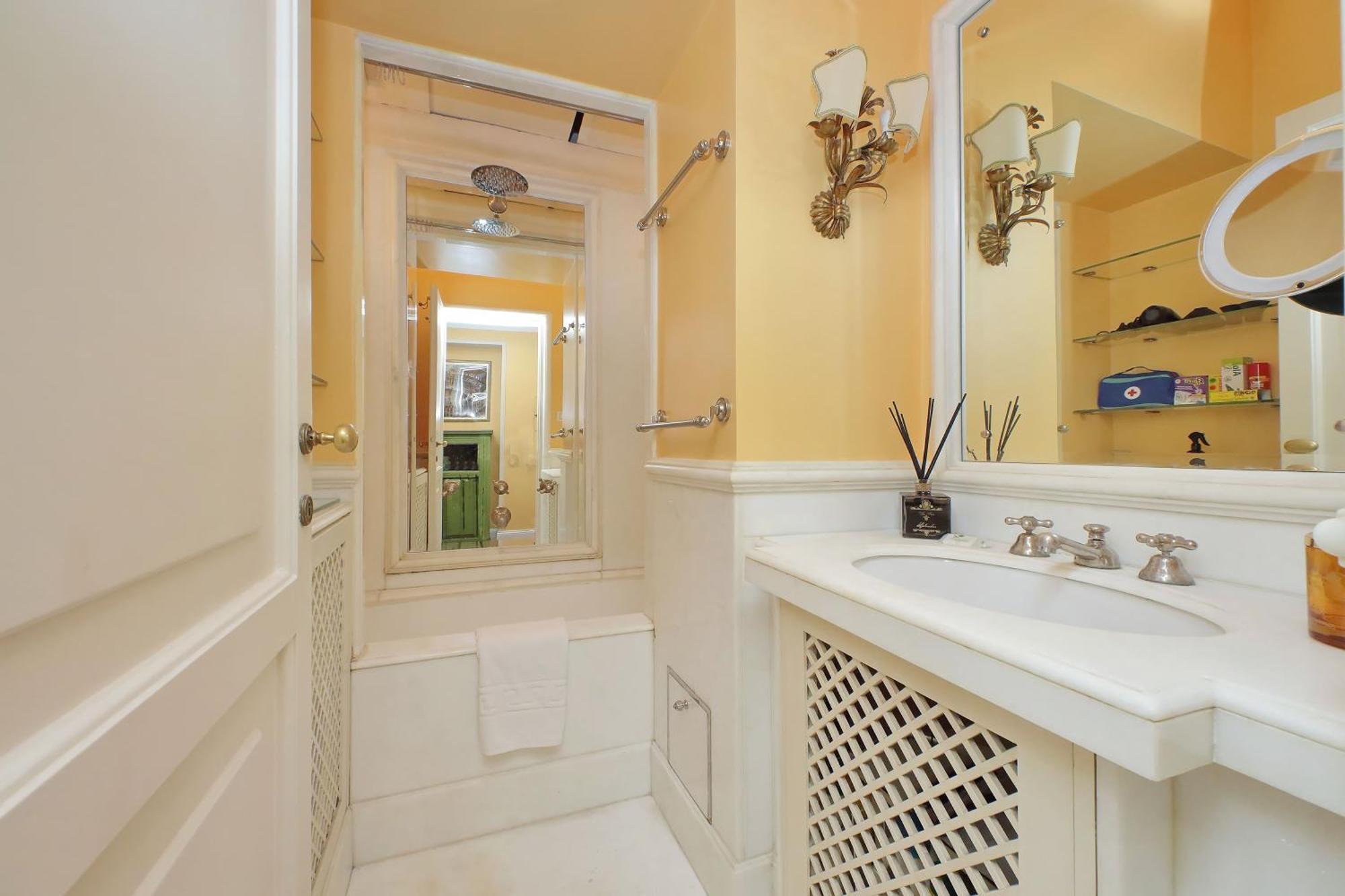 Pantheon Luxury Apartment Rome Bagian luar foto